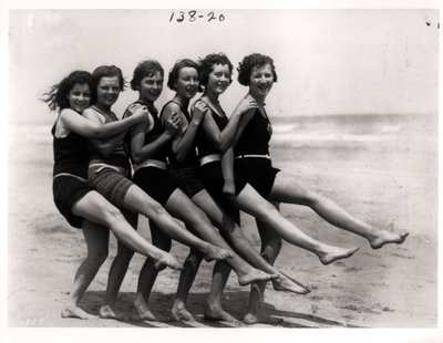Bade-Schönheiten, 1924 von American Photographer